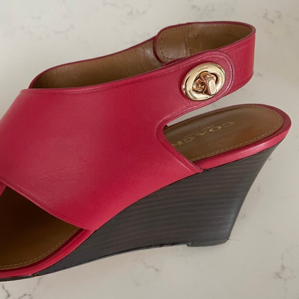 Coach Rosanne Wedge Manmade Cross Strap Sandal Turnlock Gold Hard Red Brown 9.5B - Picture 8 of 13